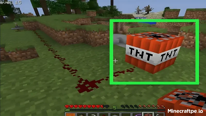 Đặt TNT ở cuối dây dẫn đá đỏ.